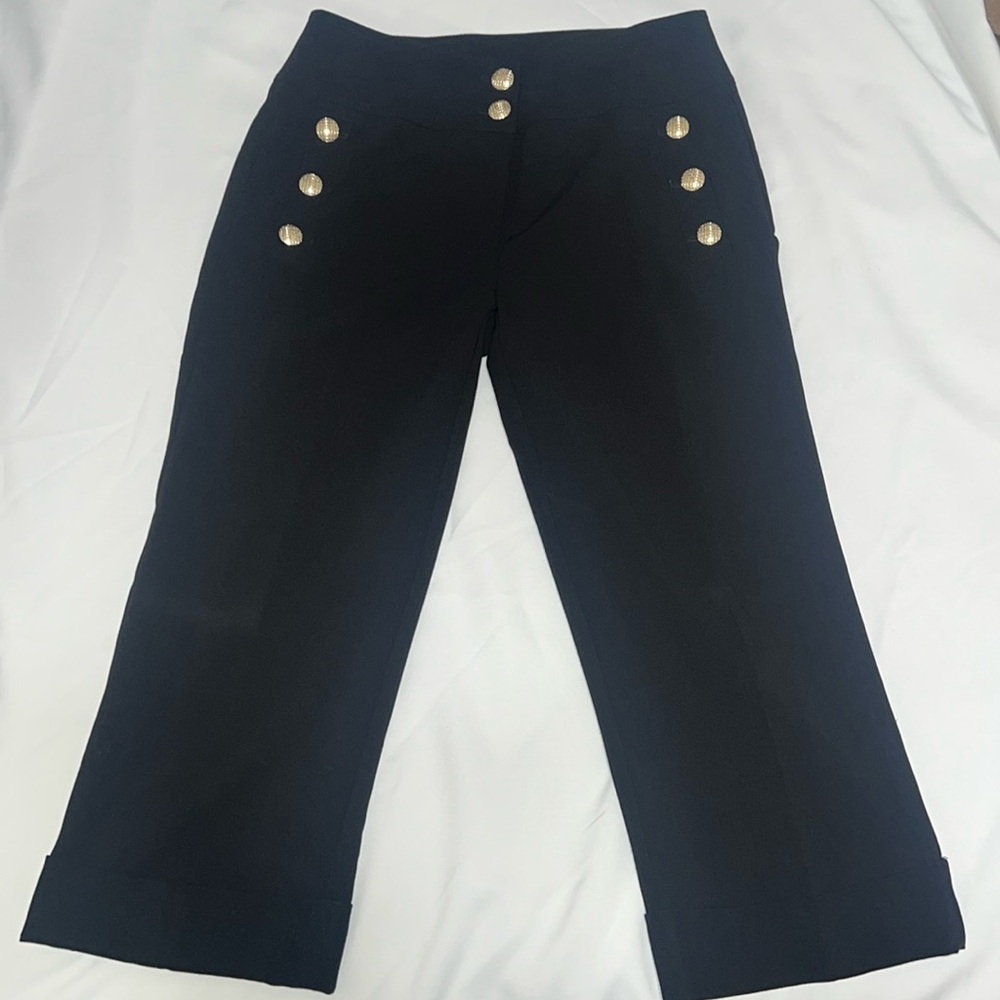 Chico's Gold Tone Accent Buttons/Black Cropped Trouser Pant.